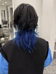 Jelly Fish Haircut Short Hair, Blue Shag Haircut, Blue Black Wolfcut, Wolfcut Blue Hair, Partial Blue Hair, Jellyfish Bob Haircut, Jelly Fish Haircut Curly Hair, Blue Jellyfish Haircut, Blended Jellyfish Haircut