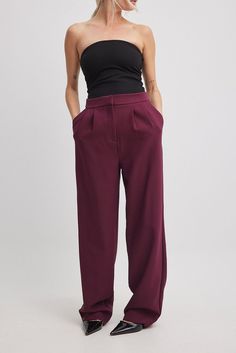 These suit pants feature a high waist. They have a zipper, hook and button closure and pleats at the waist. These suit pants feature side slanting pockets, back mock pockets and wide legs with a crease detail. Inseam length in size 36: 80 cm / 31.5 in. Old Money Fashion, Money Fashion, Future Fashion, Suit Pants, Suit Separates, Wide Legs, Na Kd, Old Money, Women Empowerment