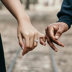 two people holding hands with the caption sparkling rings that will make your friends jealous