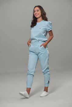 Estilo e conforto para o seu dia a dia Confira no instagram: @recrieprofissionais Scrubs Uniform Fashion, Cute Nursing Scrubs, Nurse Fashion Scrubs, Dynasty Outfits, Job Clothes, Doctor Outfit