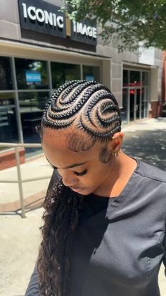 We rounded up 60 cute freestyle curvy cornrows aka Alicia Keys braids hairstyles that are trending right now. Stitch Braids On Black Women, 6 Alicia Keys Braids, Large Alicia Keys Braids, Alisha Keys Braids, Alicia Keys Braids Hairstyles, Alicia Keys Cornrows