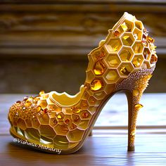 Beejewelled Couture Shoes by Vishma Maharaj Crazy Genius Aesthetic, Bee Armor, Vishma Maharaj, Weird Shoes, Whimsical Shoes, Artistic Shoes, Fantastic Shoes, Couture Shoes, Funky Shoes