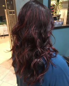 Dark Brown Hair With Red, Brown Hair With Red Highlights, Brown Hair With Red, Dark Wavy Hair, Hair With Red Highlights, Red Highlights In Brown Hair, Golden Brown Hair, Brown Hair Shades, Hair With Highlights