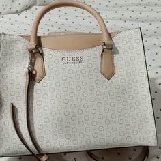 Guess Hand Bag New With Tage Guess Crossbody Bag, Bags Guess, Guess Shoulder Bag, Large Tote Purse, Guess Women, Military Bag, Steve Madden Handbags, Guess Purses, Guess Handbags