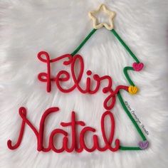 the word feliz natal written in red and green yarn on a white background