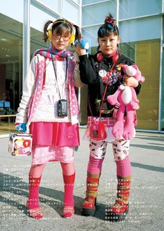 Kawaii Street Fashion, 90s Harajuku, East Asian Fashion, Fruits Magazine, Harajuku Fashion Street, Tokyo Street Style, Funky Outfits, Quirky Fashion, East Asian