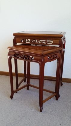 Side table made of solid rosewood with carved patterns. Available in 2 different sizes. Original Chinese piece of furniture. Manufactured in small series by Chinese manufacturers in the 70s - 90s. The product is new and unused. The 70s, Coffee And End Tables, End Tables, Halloween Shopping, Shop House, Living Furniture, Living Room Furniture, Side Table, Germany