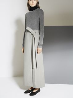 COS | Soft tailoring | @andwhatelse Minimal Stil, Minimalism Fashion, Minimalist Moda, Outfit Minimalist, Soft Tailoring, Style Hijab, Fashion Runway, Minimal Chic, Modern Fashion