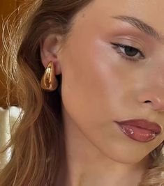 Gold Bronze Makeup Look, Fall Makeup Inspiration, Warm Toasty Makeup, Natural Bronzy Bridal Makeup, Gentle Makeup Look, Soft Autumn Wedding Makeup, Warm Fall Makeup, Gold Glowy Makeup, True Autumn Makeup Looks