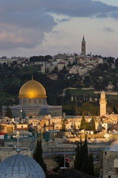 the dome of the rock in the middle of the city