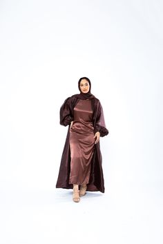 The Organza Abaya is statement outfit for any event. It's super lightweight yet so simple with the prettiest sheen. Complete the look with our matching long sleeve satin slip dress and a pair of strappy heels for a luxe finish or make it into a more casual look. *Please note that the color displayed in the picture might be slightly different due to the color resolution and lighting. Fabric Description & Care: Balloon Sleeves with elastic cuff Double Lined Material: Silk/Organza Dry Clean for bes Evening Satin Maxi Abaya, Evening Satin Maxi-length Abaya, Elegant Silk Abaya For Party, Elegant Satin Maxi Abaya, Silk Long Abaya For Party, Silk Maxi Abaya For Party, Silk Party Abaya, Elegant Silk Maxi Abaya, Elegant Satin Abaya For Party