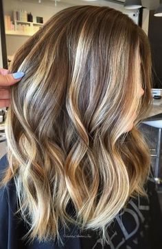 "Honey Bear" Beige Brunette - Low Maintenance Hair Color Ideas For Lazy Girls - Photos Tmavý Blond, Aesthetic Balayage, Heair Style, Hairstyles Balayage, Blond Balayage, Light Aesthetic, Medium Brown Hair, Balayage Blonde, Brown Hair With Blonde Highlights