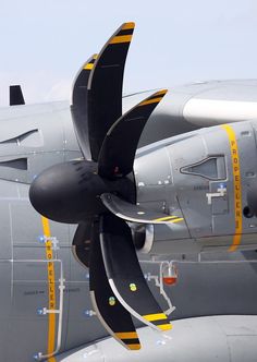 an airplane with two propellers attached to it's blades and the tail end is open