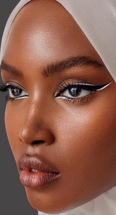 White Eyeliner Looks, Themed Makeup, Occasion Makeup, Mekap Mata, Make Up Inspiration, Makeup For Black Skin, Brown Skin Makeup, Dinner Night, Eyeliner Styles