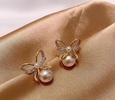 Butterfly Pearl Stud Earrings - Find a great selection of women accessories and jewelry. Shop for bracelets, rings, necklaces, earrings, women jewelry set and women jewelry box. Pearl Ear Tops, Pearl Butterfly Earrings, Golden Studs Earrings, Pearl Studs Earrings Gold, Pearl Earrings Studs, Pearl Earrings Designs, Gold Earrings Models, Butterfly Earrings Gold, Fancy Jewelry Necklace