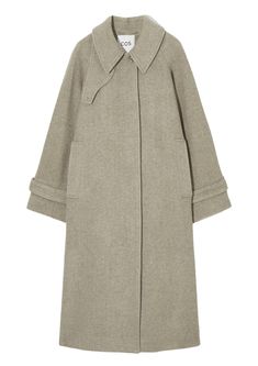 The 20 best wool coats to invest in this autumn - Vogue Scandinavia Wardrobe Overhaul, Beige Wool Coat, Luxury Textiles, Chunky Knitwear, Airport Fashion, Tailored Design, Cat Walk