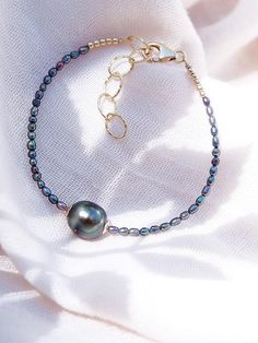 Leather Jewelry Bracelet, Tahitian Pearls Jewelry, Black Pearl Bracelet, Tahitian Pearl Bracelet, Gold Pearl Bracelet, Calm Sea, Hawaii Jewelry, Peacock Pearl, Black Pearls