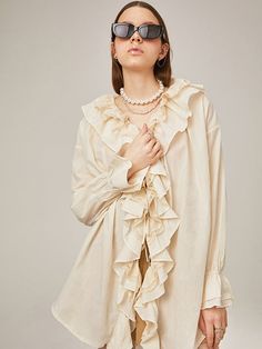 Material: Viscose Polyester Spandex
 Size: SM
 
 Model: 175cm/49kg




 Length
 Chest
 Sleeve Length
 Shoulder width


 S
 81cm
 136cm
 S 81cm 136cm
 56cm


 M
 84cm
 140cm
 58cm
 57cm Ruffled Shirt, Ruffle Shirt, Mens Outerwear, Shoulder Sleeve, Multi Layering, Mens Bottom, Polyester Spandex, Knitwear, Ruffle Blouse