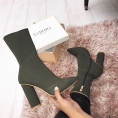 Hak Tinggi, Ankle Strap Chunky Heels, High Heel Stiefel, Trending Womens Shoes, Dr Shoes, High Heels Boots, Heels Boots, Pretty Shoes, Dream Shoes