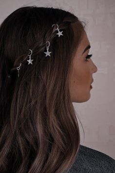 Gorgeous glitter hairstyle ideas | Hairstyle tutorial ideas | Easy hairstyle ideas Glitter Hairstyles, Glow Background, Space Buns Hair, Trendy Braids, Space Hair, Long Hair Clip, Night Hairstyles, Tutorial Ideas, Hoco Hairstyles