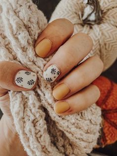 Mustard Nails, Easy Fall Nail Designs, November Nail, Simple Fall Nails, November Nails, 13 November, Fall Gel Nails, Cute Nails For Fall, Accent Nail