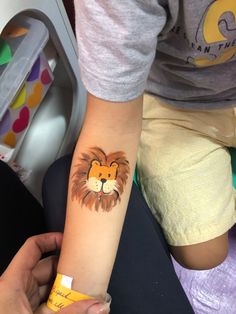 Lion Face Paint, Superhero Face Painting, Craft Show Booths, Painting Station, Arm Painting, Party Tattoos