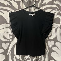 Nwt! Black Crop Top With Ruffle Sleeves Cheap Everyday Trendy Cropped T-shirt, Zara Ruffle Top, Baddie Birthday, Wishlist Clothes, Cowgirl Stuff, Photography Outfits, Preppy Tops, Bday Wishlist, Frilly Top