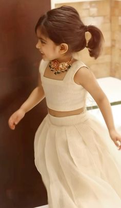 Kids Dresses For Girls Indian, Baby Girl Indian Dress, Onam Dress For Kids, Blouse Designs For Kids, Traditional Baby Dresses, Onam Dress, Madonna Vogue