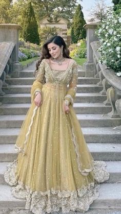 Pakistani Lehengas, Pakistani Engagement Dresses, Bridal Frock, Trending Summer Nails, Indian Dress Up, Nikkah Dress, Asian Bridal Dresses, Latest Bridal Dresses