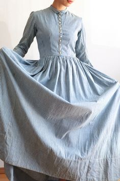 Antique dress from the 1890s. Soft and firm cotton fabric. Indigo blue and white striped pattern. It's not a thick fabric, but the color doesn't make it see-through. The skirt drapes beautifully with a generous amount of fabric, and the curved sleeve pattern is unique to this era. Beautiful thick shell buttons line the small collar. Classic atmosphere and appearance. When wearing it, you feel like the air of the time is slowly flowing. Three snaps are attached halfway through the skirt opening, Classic Striped Cotton Dress, Vintage Blue Victorian Daywear Dress, Blue Vintage Victorian Dress For Daywear, 1890s Dress, Russian Dress, Southern Dresses, Calico Dress, Skirt Draping, Antique Dress