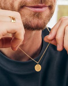 High-quality men's necklace with an elegant pendant made of stainless steel. The larger round plate can be personalized with a meaningful date, initials or other symbols. This necklace is a special gift for special people. The chain is equipped with a snap fastener, which ensures a secure hold and easy putting on. Whether with a simple round neck shirt or a casual shirt - this necklace is the ideal piece of jewelry for him. ✧ Dimensions * Chain length: 55 cm * Plate: 14 mm * Thickness of the plate: approx. 1 mm ✧ Colors/Material * Silver - Stainless steel * Gold - 18k gold plated stainless steel ✧ Processing the surface * matt Our high-quality gold plating is long-lasting and fade-resistant. Stainless steel jewelry is very robust, rust- and nickel-free and therefore skin-friendly. As a res Mens Necklace Personalized, Jewelry For Him, Round Neck Shirt, Family Necklace, Mens Chain Necklace, Elegant Pendant, Snap Fasteners, Men's Necklace, Stainless Steel Pendant