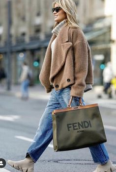 Pijamas Women, Mode Hippie, Fendi Bag, Cool Street Fashion, 가을 패션, Mode Inspiration, Street Style Outfit, Mode Fashion, Fall Winter Outfits