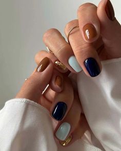 This February, explore a bold mix-and-match nail design featuring a sophisticated palette of navy, caramel, and pastel blue, highlighted with a touch of gold foil. Experience the variety and boldness of this month's trends in this unique ensemble of colors and textures. Click to see more and get inspired!via@womanslook Short Thanksgiving Nails, Kutek Disney, February Nails, Plaid Nails, Makijaż Smokey Eye, Thanksgiving Nails, Shellac Nails