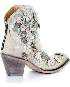 Glamorous Wedding Boots With Round Toe, White Embroidered Round Toe Boots, White Floral Cowgirl Boots, Sparkly Cowgirl Boots, White Floral Cowboy Boots, Cowgirl Boots With Flowers In Them, Funky Clothes, Creek House, Floral Overlay