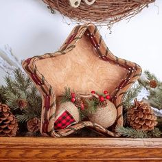 Star Shaped Wicker Basket | Amish Holiday & Napkin Storage Basket Wine & Green Adirondack Basket Christmas, Star Storage Basket, Christmas Woven Basket, Wooden Christmas Baskets, Basket Weaving Christmas Ornaments, Things To Do In Ohio, Weaving Craft, Handwoven Baskets, Amish Crafts