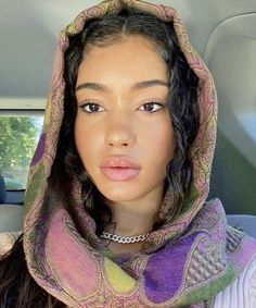 Christian Veils, Mode Turban, Pretty Makeup, Pretty Face, Aesthetic Girl, Pretty Woman, Pretty People, The Back, Beautiful People