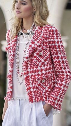 Tweed Jacket Outfit, Chanel Style Jacket, Chanel Jacket, Mode Casual, Women's Jackets, Fashion Mistakes, White Pants, Mode Inspiration