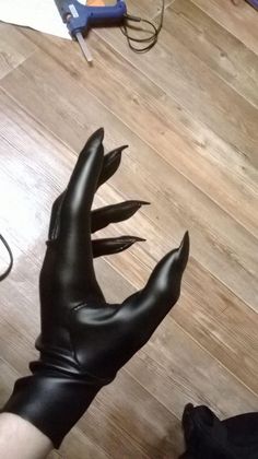 دورة حياة النبات, Project Cosplay, Long Black Nails, Claw Gloves, Catwoman Cosplay, Cosplay Tutorial, Cosplay Tips, Black Gloves