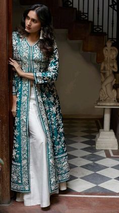 Womens Bridesmaid Dresses, Stylist Outfit, Gaun Fashion, Salwar Kamiz, Mode Abaya, Indian Gowns Dresses, Naeem Khan, Indian Gowns, Heavy Embroidery