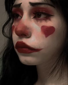 Heart red clown makeup Halloweenský Makeup, Holloween Makeup, Most Paused Movie Scenes, Dope Makeup