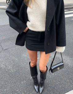 Short Coat Outfit, City Ootd, Aw Outfits, White Wool Sweater, Wool Coat Outfit, 2024 Fits, Chic Outfits Classy, Outfit Inspo Spring, Short Black Skirt