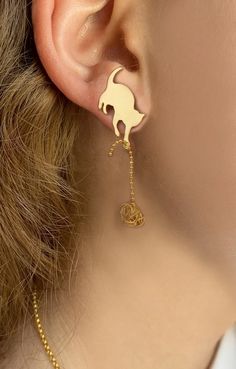 Mismatched Cat Earrings Gold Dangle Earrings Cute Drop | Etsy Cute Cat Earrings, Unique Earring Designs, Mismatched Earrings Ideas, Fun Earrings Unique, Gold Cat Earrings, Cat Earring, Different Earrings, Cat Necklace Gold, Kitten Earrings