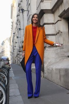 The Sine Curve - Album on Imgur Orange Coat, Walking Down The Street, Colour Blocking, Looks Street Style, Orange Is The New Black, Street Style Inspiration, Winter Mode, Blue Pants, Fashion Weeks