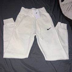 Never Worn All White High Waisted Nike Sweatpants Cute Nike Sweat Pants, Women’s Nike Clothes, Nike Pro Sweatpants, White Nike Sweatpants, Sweatpants White, High Waisted Sweatpants, Nike Tights, Sweatpants Nike, Golf Pants Women