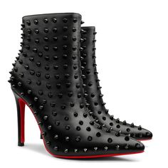 Bottines pour femmes de 100 mm/120 mm avec rivets, bottes à talons aiguilles fermées à bout pointu Farfetch Shoes, Red Bottom Boots, Red Bottom Shoes, Christian Louboutin Boots, Winter Heels, Red Louboutin, Red Bottom, Women's Ankle Boots, Super High Heels