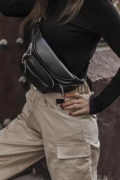 37 Rock Concert Outfit Ideas For Women Waist Bag Outfit, Trendy Swimwear, Boho Chic Outfits, Belt Bags, Outfit Trends, Waist Bag, Latest Fashion For Women, Concert Outfit