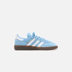 Light Blue Sambas, Adidas Shoes Blue, Blue Sambas, Swaggy Shoes, Summer Monogram, Pretty Sneakers, Adidas Handball Spezial, Adidas Handball, Gold Foil Logo