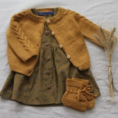 What a lovely outfit for an autumn day. The colors are just perfect. #kalinkakids Sewing Baby Clothes, Pull Bebe, Baby Sweater, Knitting For Kids, Baby Sweaters