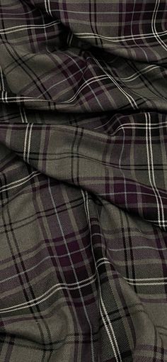 an image of a plaid fabric that looks like it has been made into a blanket