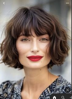 Wavy Lob With Bangs, 40 With Bangs, Jaw Length Bob, Modern Hairstyles For Women, Haircut Ideas Brown Hair, Grey Bob Hairstyles, Over 40 Hairstyles, Ideas Haircut, Hair Dye Ideas